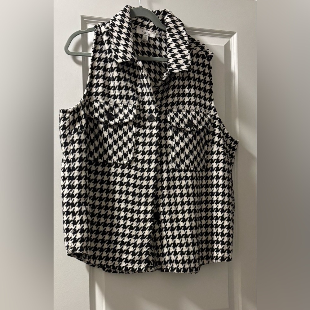 Black and White Houndstooth Sleeveless Vest